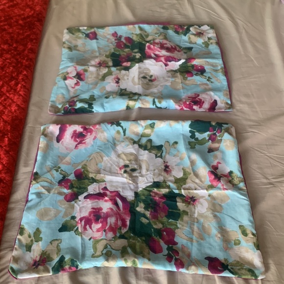 Floral Comforter with Two Pillow Cases - Picture 5 of 6